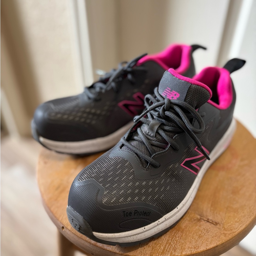 New Balance Women’s Logic Comp Toe EH PR SR Grey/Pink safety shoes size 7.5
